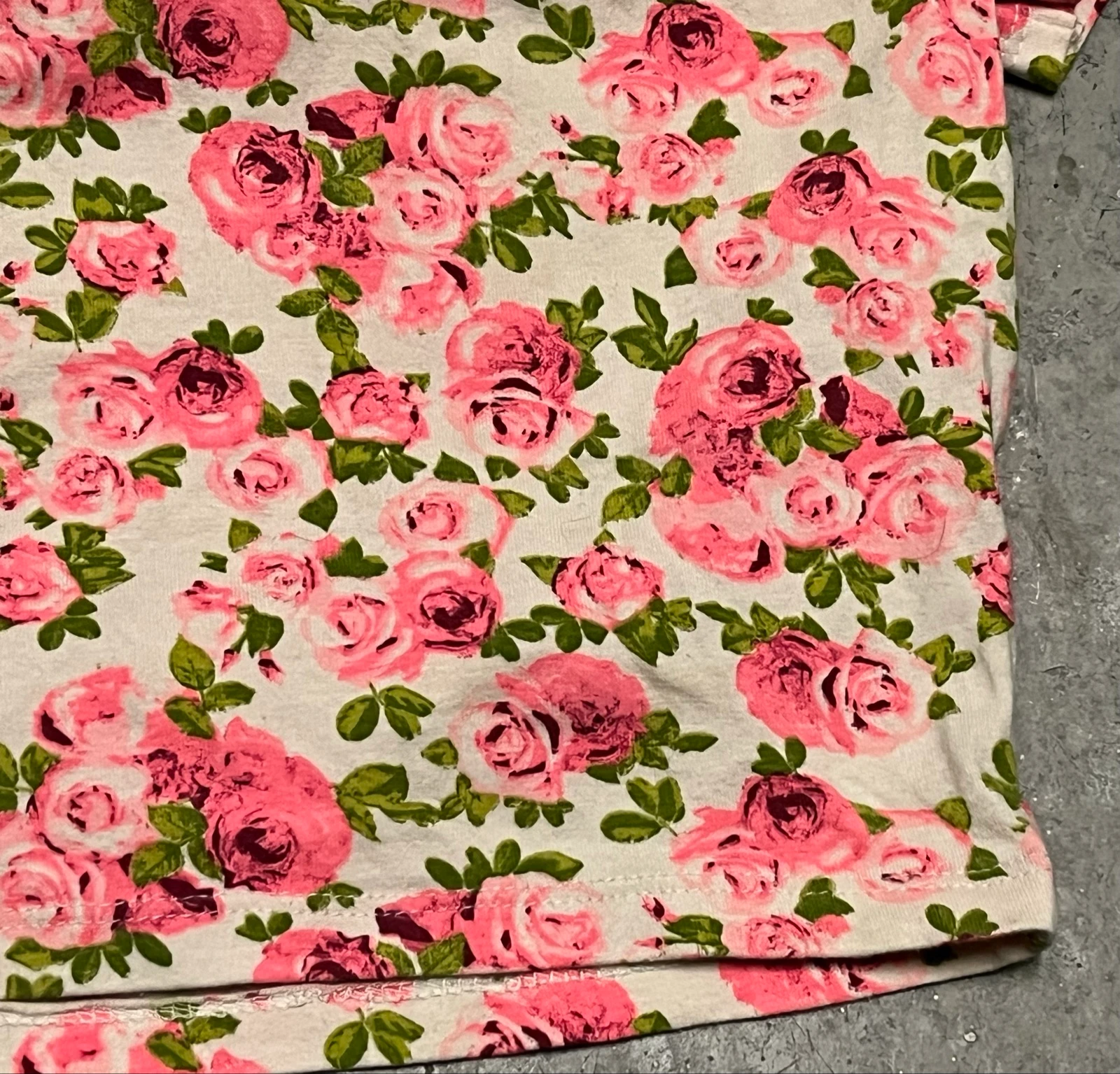 Camiseta curta com flores rosas – photo 4